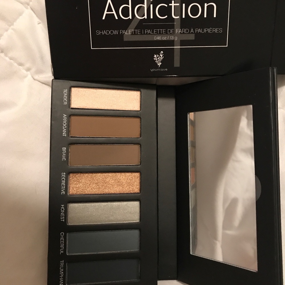 Younique palette 4